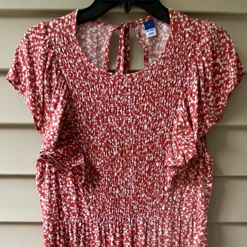 VGUC Old Navy Sz-L(M) Red & White Floral Layers, Ruffled Sleeves, Gathered Chest - Picture 4 of 16